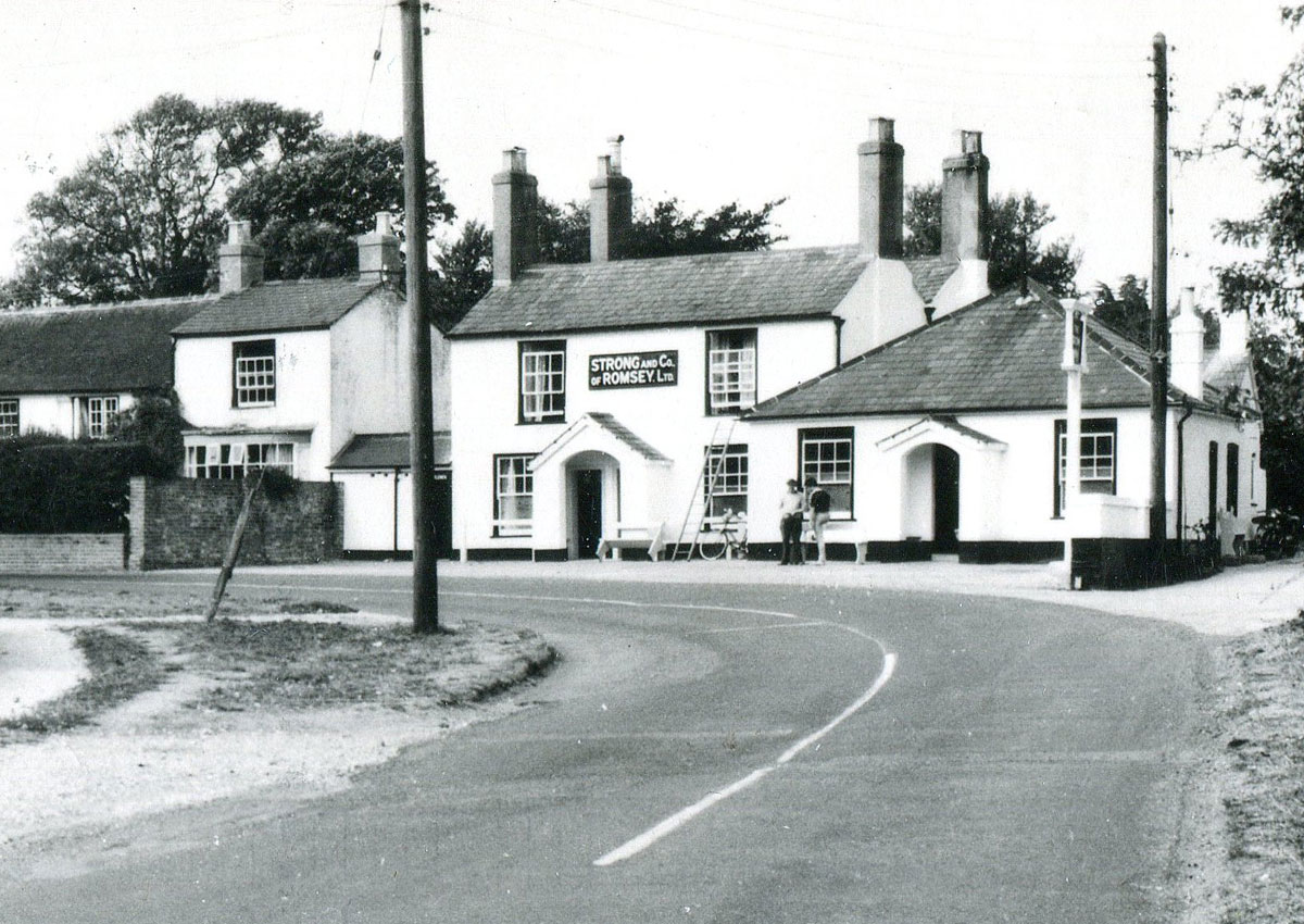 The Crown Inn, 1960 (Courtesy St. Barbe Museum, Lymington)
